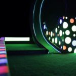 Mini Golf mobile fluo Lyon Drôme Isère Jeux pour animation anniversaire cocktail garden party insolite Grenoble Valence