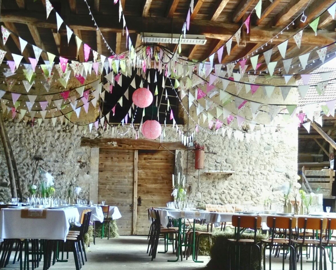 Location Guirlande de Fanions Guinguette Lyon Grenoble Valence - Location décors mariage Drôme - défis et ricochets