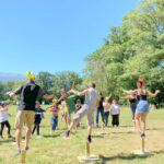 Location jeux en bois originaux, les poteaux de koh lanta pour votre team building à Lyon Grenoble ou Valence