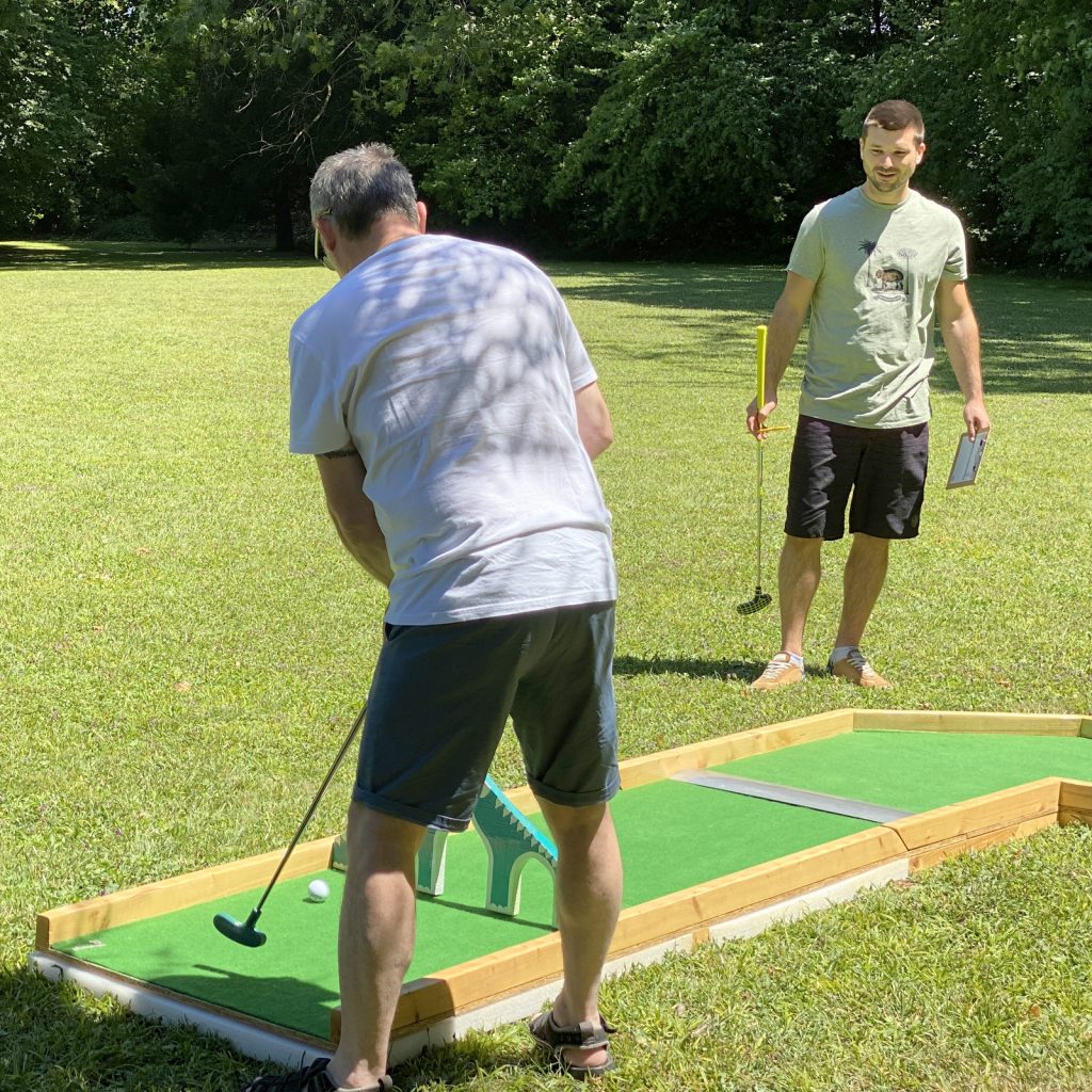 Piste de mini golf portable en bois pour votre anniversaire, votre mariage, un cocktail ou un séminaire à Lyon