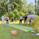 Partie de bowling mobile lors d'un séminaire d'entreprise original entre collègues à Lyon