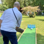 Partie de bowling en cours lors d'une animation d'un cocktail d'entreprise champêtre et guinguette en Isère à Grenoble