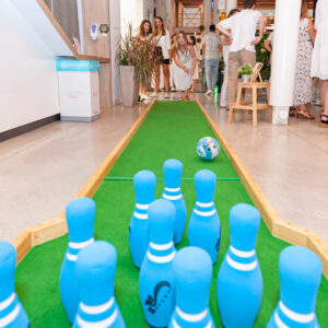 Partie de bowling mobile lors d'une soirée d'entreprise dans les locaux d'une société à Lyon en Rhône alpes