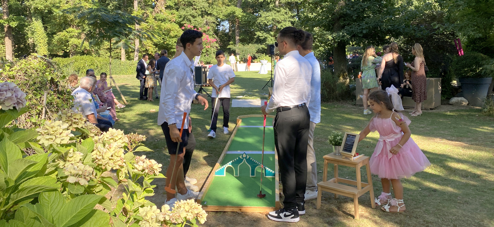 Location mini golf mobile en bois pour vos évènements professionnels et particuliers de partout en Rhône Alpes: Lyon Grenoble Valence..